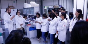 FUERTE TERREMOTO DE MAGNITUD 7.4 SACUDE COLOMBIA; REPORTAN HERIDOS Y DAÑOS EN EDIFICIOS
