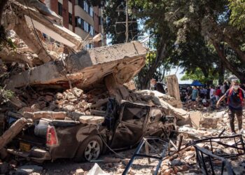 FUERTE TERREMOTO DE MAGNITUD 7.4 SACUDE COLOMBIA; REPORTAN HERIDOS Y DAÑOS EN EDIFICIOS