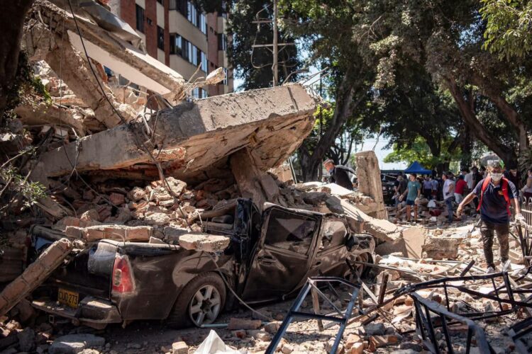 FUERTE TERREMOTO DE MAGNITUD 7.4 SACUDE COLOMBIA; REPORTAN HERIDOS Y DAÑOS EN EDIFICIOS