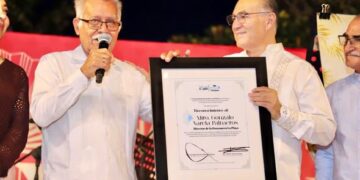 ¡SAN LUIS POTOSI BAILA AL RITMO DEL DANZÓN! 500 PAREJAS LLENAN DE MÚSICA LA PLAZA DE ARMAS.