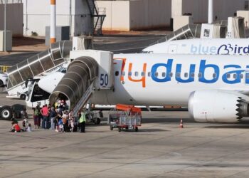 PÁNICO EN EL AIRE: AVIÓN CAE 14 MIL PIES TRAS VIOLENTO ATAQUE EN LA CABINA.