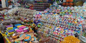 COMERCIANTES DE VILLA DE POZOS DENUNCIAN COBROS DE HASTA 1,400 PESOS POR VENDER EN DÍA DE MUERTOS.