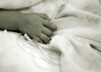 MUERE NIÑA DE UN AÑO EN VALLE DORADO, INVESTIGAN A CONDUCTORA QUE HABRÍA HUIDO TRAS EL CHOQUE.