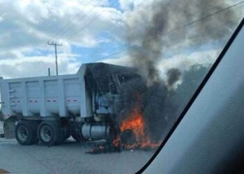 VIOLENCIA EN TAMAULIPAS DEJA UNA NIÑA MUERTA; BLOQUEOS, INCENDIOS Y BALACERAS PARALIZAN CARRETERAS