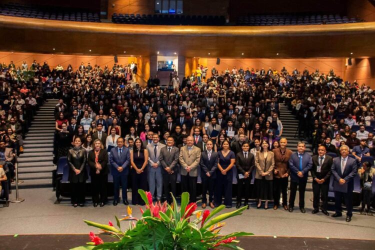 EGRESAN DE LA FACULTAD DE CIENCIAS DE LA UASLP NUEVOS PROFESIONISTAS, MAESTROS Y DOCTORES
