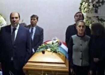 SHEINBAUM ACUDE AL FUNERAL DE CUAUHTÉMOC CÁRDENAS Y REALIZA GUARDIA DE HONOR
