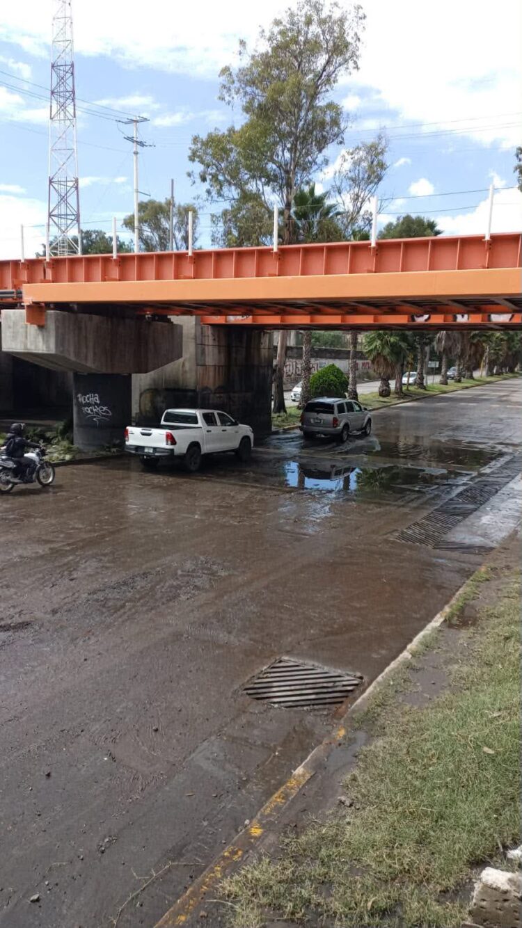 ¡ATAQUE EN SECUNDARIA DE TORREÓN DEJA A SUBDIRECTORA MUERTA Y TRES HERIDOS; DETIENEN A DOS EXALUMNOS
